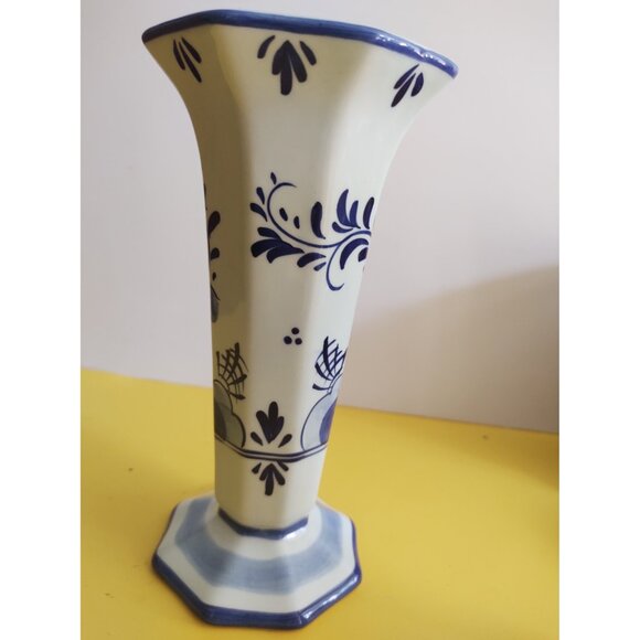 Vintage large 8.5" Delft Hand Painted Blue & White Vase - Picture 7 of 12